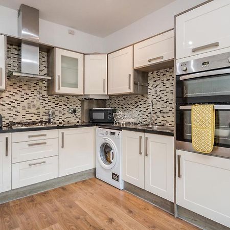Entire Lovely Family Home With Parking, Wifi, Netflix, Self Check-In 伦敦 外观 照片